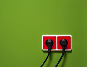 保護(hù)<span  style='background-color:Yellow;'>孩子安全</span> 電器關(guān)閉后別忘拔電源插座